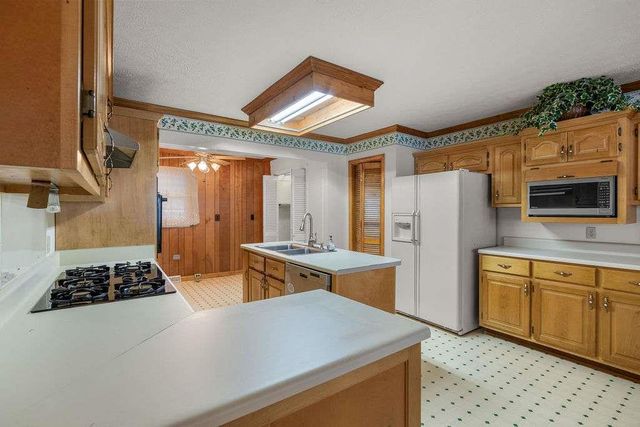 8 Montre Circle, Silver Creek, GA 30173