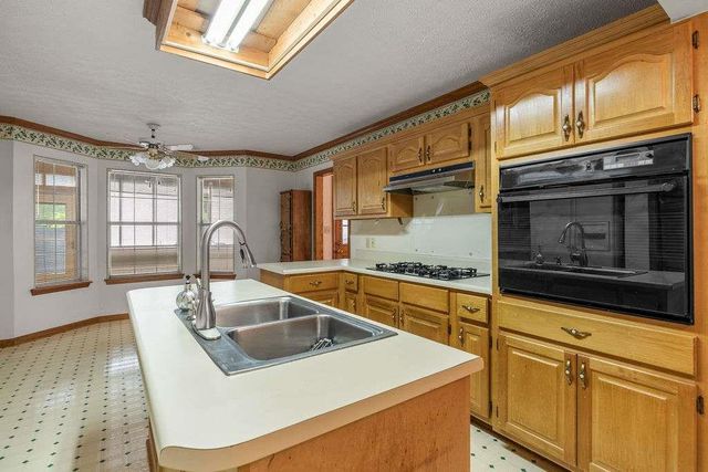 8 Montre Circle, Silver Creek, GA 30173