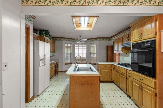 8 Montre Circle, Silver Creek, GA 30173