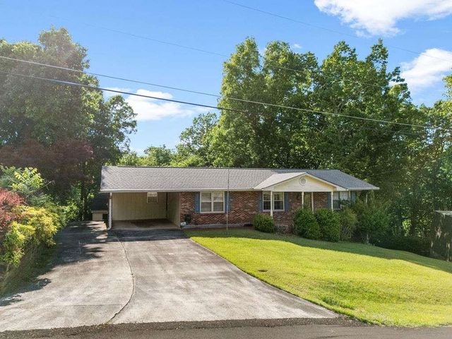 8 Montre Circle, Silver Creek, GA 30173