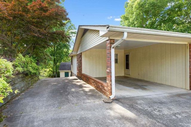 8 Montre Circle, Silver Creek, GA 30173