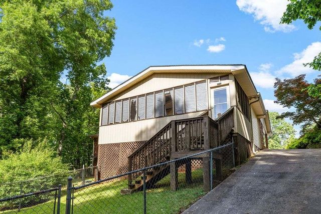 8 Montre Circle, Silver Creek, GA 30173