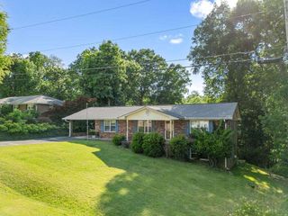 8 Montre Circle, Silver Creek, GA 30173