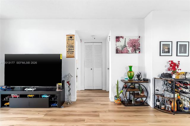 919 Hillcrest 607, Hollywood, FL 33021