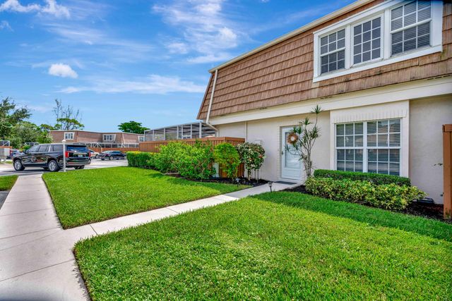 11571 Winchester Drive 27 D, Palm Beach Gardens, FL 33410