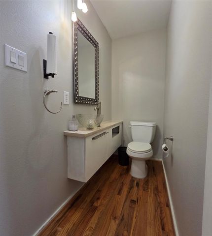 1107 W 17th Street, Houston, TX 77008