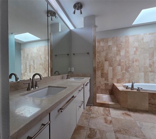 1107 W 17th Street, Houston, TX 77008