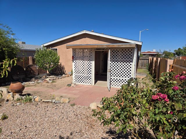 519 FENWICK Place SW, Albuquerque, NM 87121