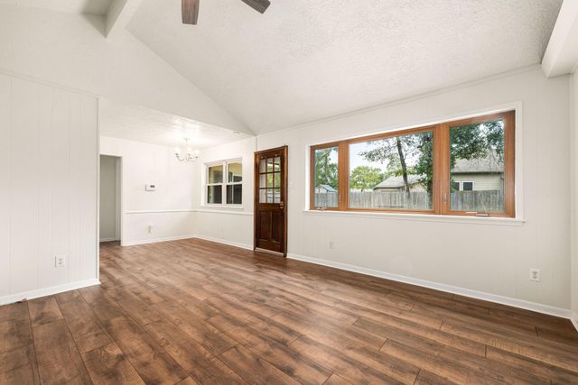 806 S Hyannis Port Street, Crosby, TX 77532