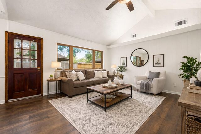 806 S Hyannis Port Street, Crosby, TX 77532