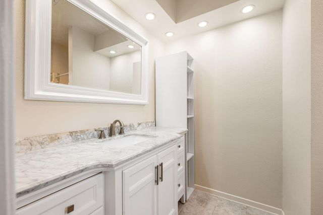 806 S Hyannis Port Street, Crosby, TX 77532