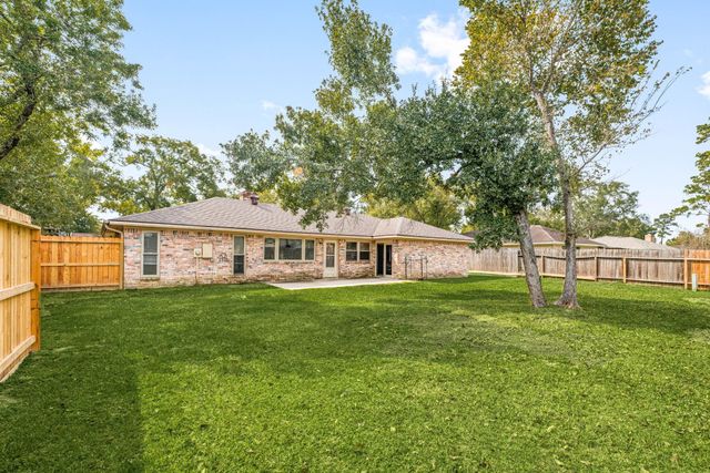 806 S Hyannis Port Street, Crosby, TX 77532