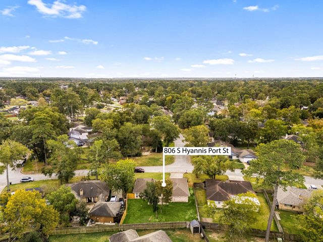 806 S Hyannis Port Street, Crosby, TX 77532