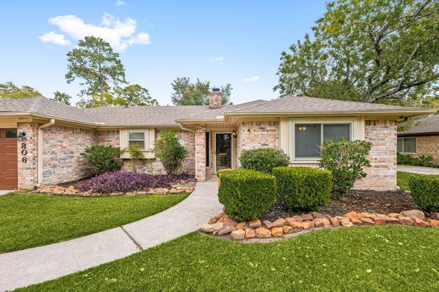 806 S Hyannis Port Street, Crosby, TX 77532