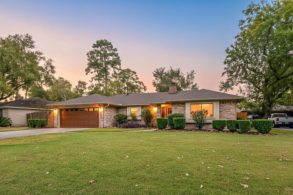 806 S Hyannis Port Street, Crosby, TX 77532