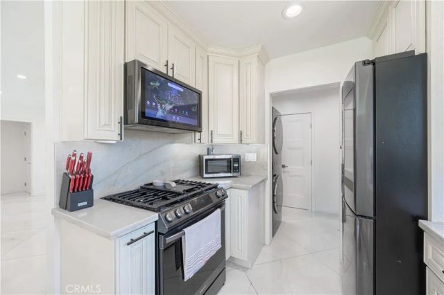 12521 Stagg Street, North Hollywood, CA 91605
