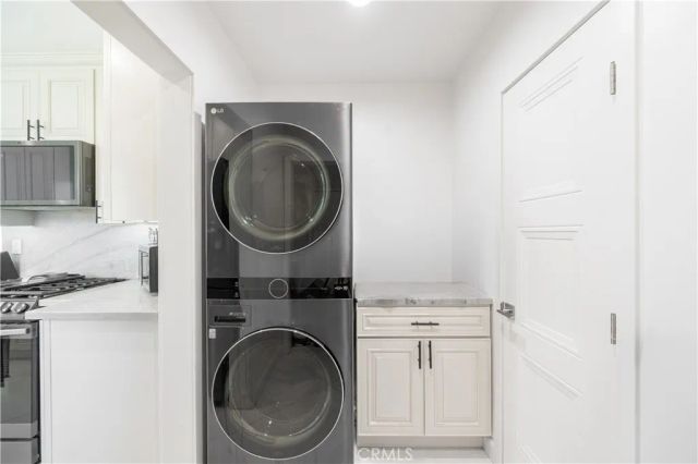 12521 Stagg Street, North Hollywood, CA 91605