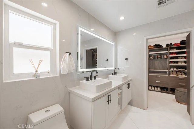 12521 Stagg Street, North Hollywood, CA 91605