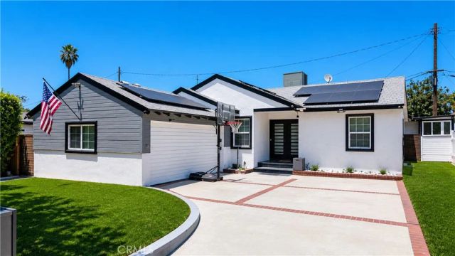 12521 Stagg Street, North Hollywood, CA 91605