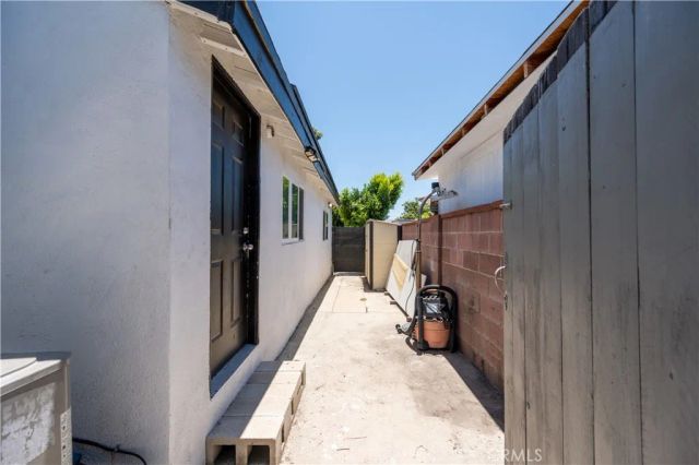 12521 Stagg Street, North Hollywood, CA 91605