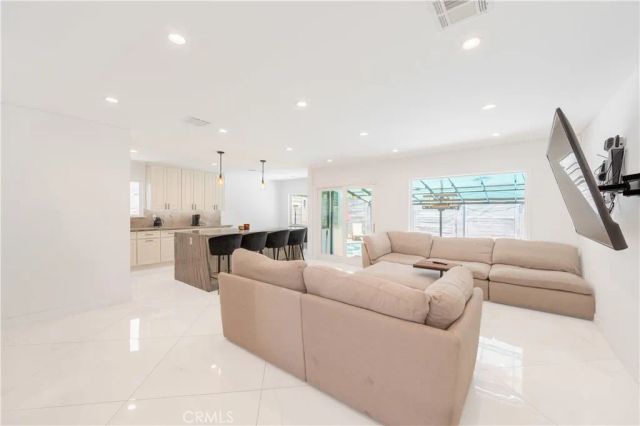 12521 Stagg Street, North Hollywood, CA 91605