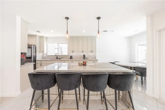 12521 Stagg Street, North Hollywood, CA 91605