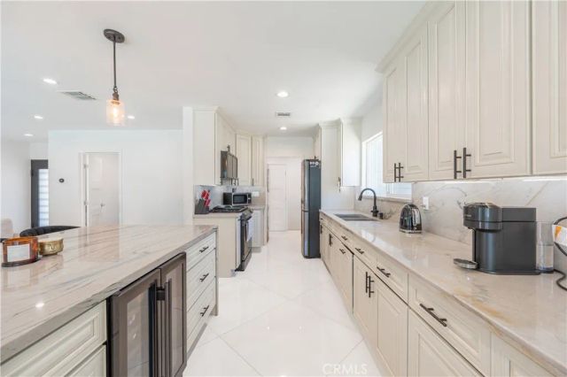 12521 Stagg Street, North Hollywood, CA 91605