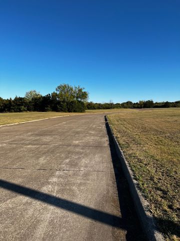 601 W Wintergreen Road, Desoto, TX 75115