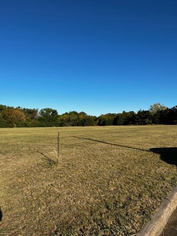 601 W Wintergreen Road, Desoto, TX 75115