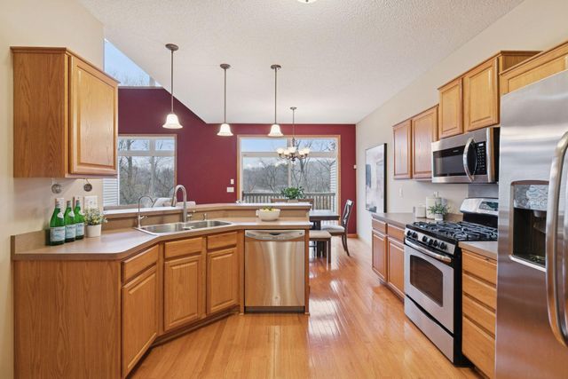 589 Crane Creek Lane, Eagan, MN 55121