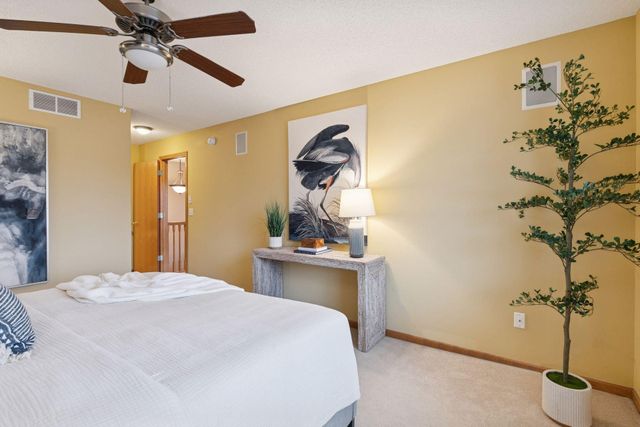 589 Crane Creek Lane, Eagan, MN 55121