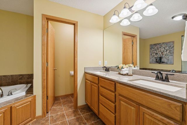 589 Crane Creek Lane, Eagan, MN 55121