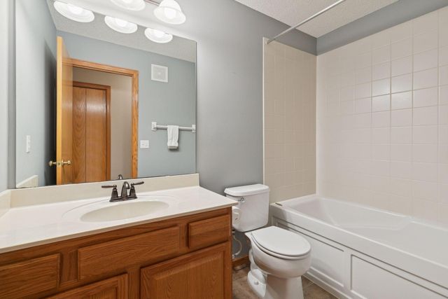 589 Crane Creek Lane, Eagan, MN 55121