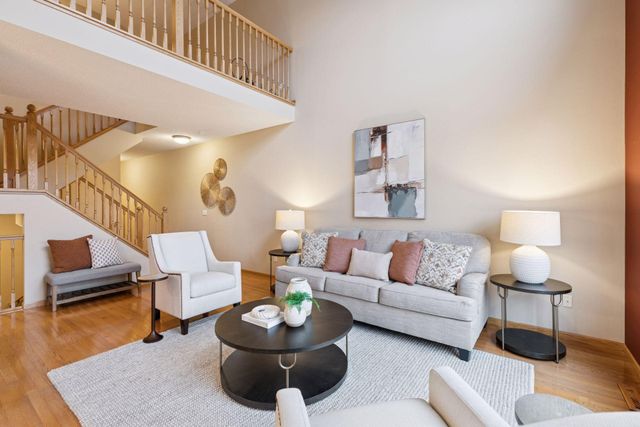 589 Crane Creek Lane, Eagan, MN 55121