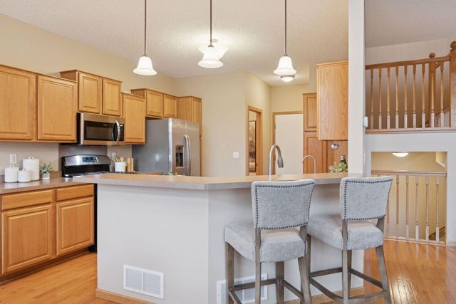 589 Crane Creek Lane, Eagan, MN 55121