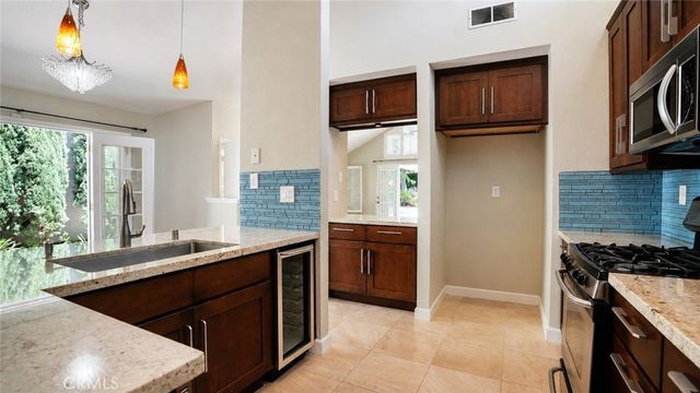 14 Alba W W, Irvine, CA 92620