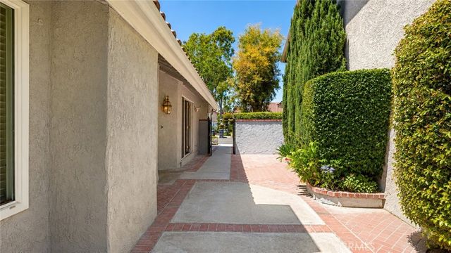 14 Alba W W, Irvine, CA 92620