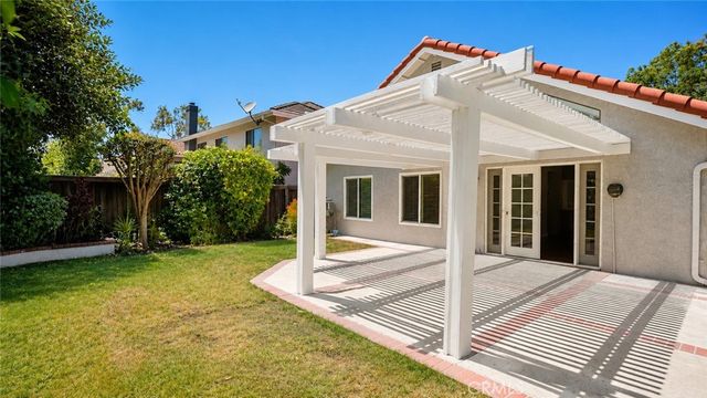14 Alba W W, Irvine, CA 92620