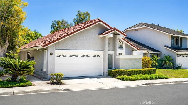 14 Alba W W, Irvine, CA 92620