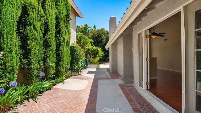 14 Alba W W, Irvine, CA 92620