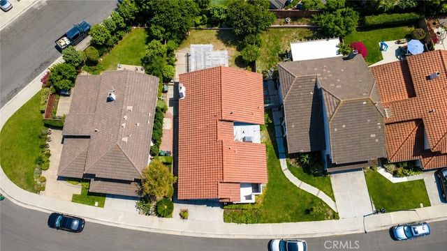 14 Alba W W, Irvine, CA 92620