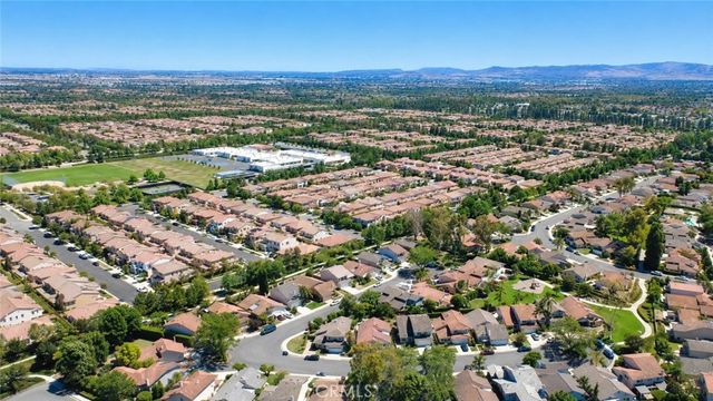 14 Alba W W, Irvine, CA 92620