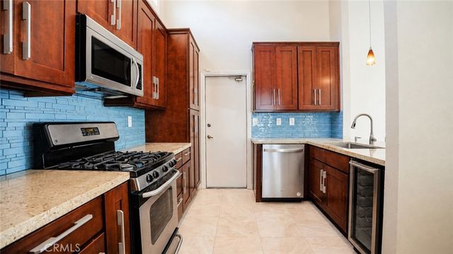 14 Alba W W, Irvine, CA 92620