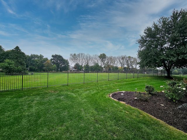 1944 Clyde Drive, Naperville, IL 60565
