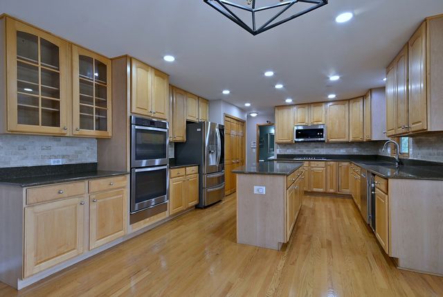 1944 Clyde Drive, Naperville, IL 60565