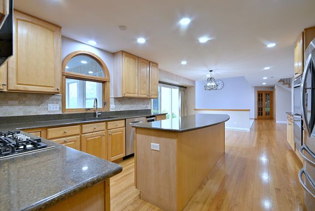 1944 Clyde Drive, Naperville, IL 60565