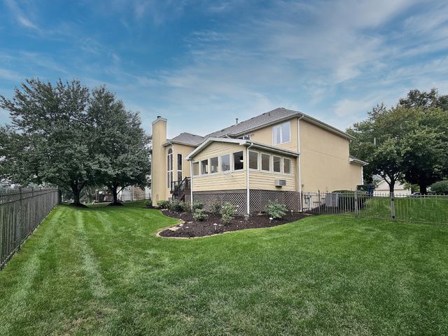 1944 Clyde Drive, Naperville, IL 60565