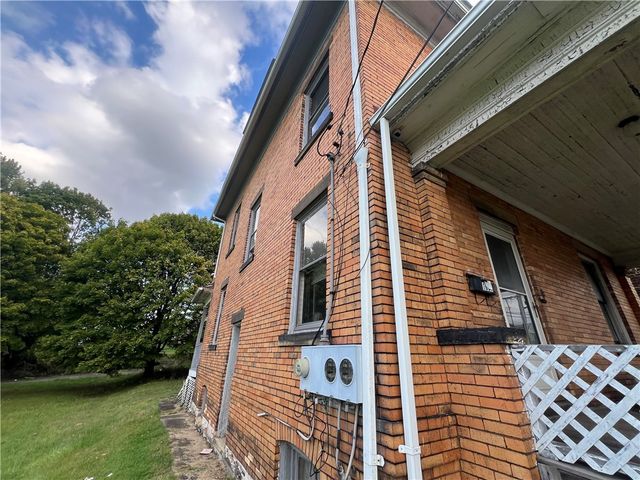 1031 E Washington St, New Castle, PA 16101