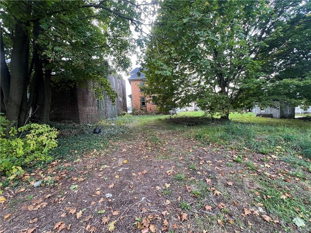 1031 E Washington St, New Castle, PA 16101