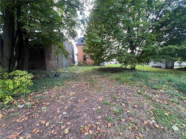 1031 E Washington St, New Castle, PA 16101